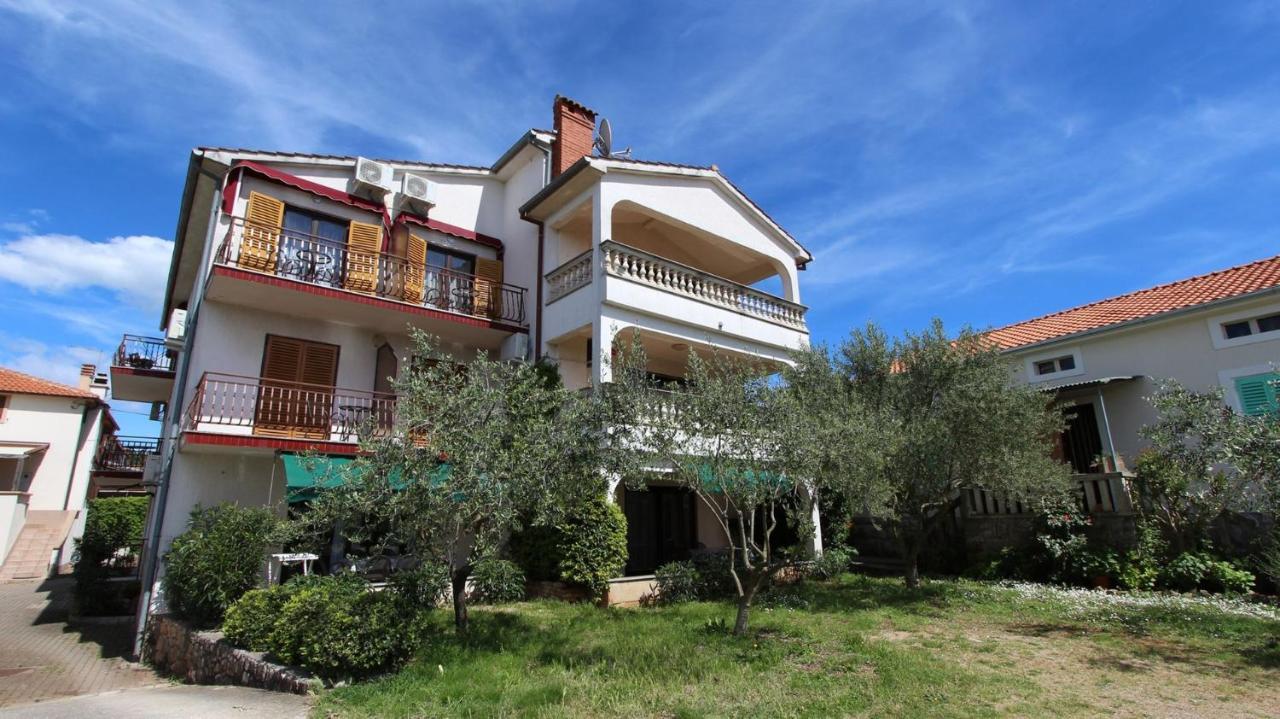 Apartments And Rooms Jelka Малинска Экстерьер фото