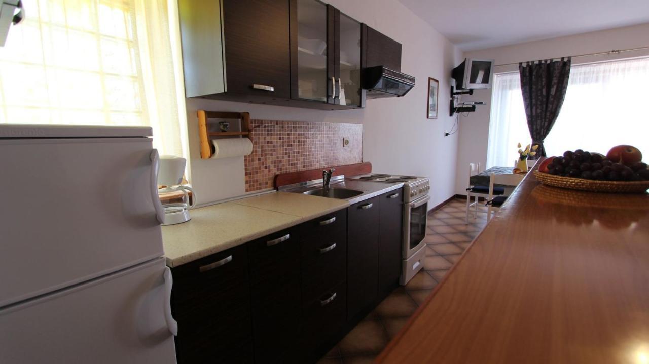 Apartments And Rooms Jelka Малинска Экстерьер фото