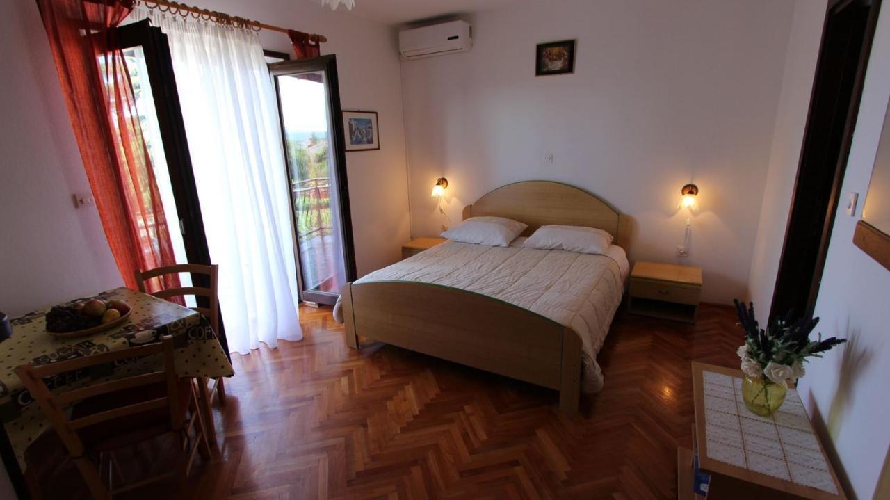 Apartments And Rooms Jelka Малинска Экстерьер фото